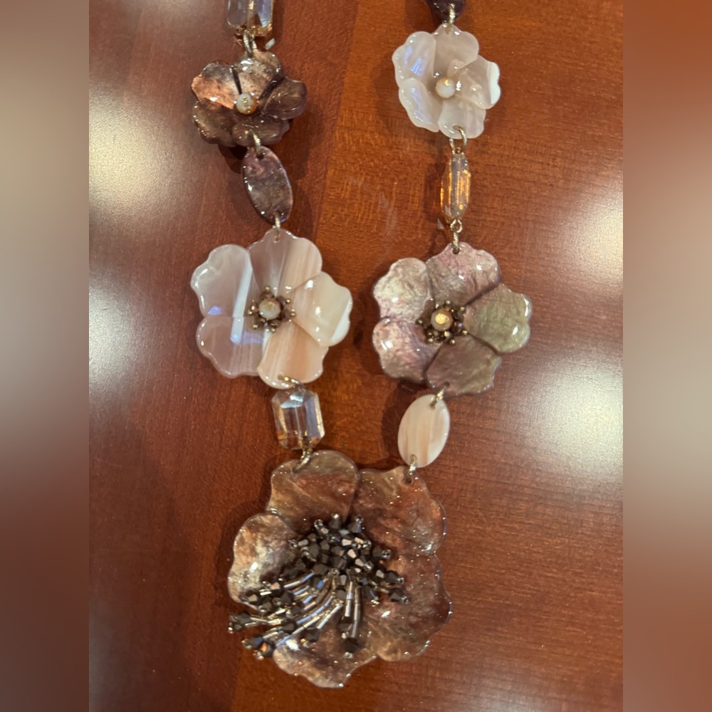Beautiful flowers design long necklace. Brand new with tags. - Picture 5 of 8